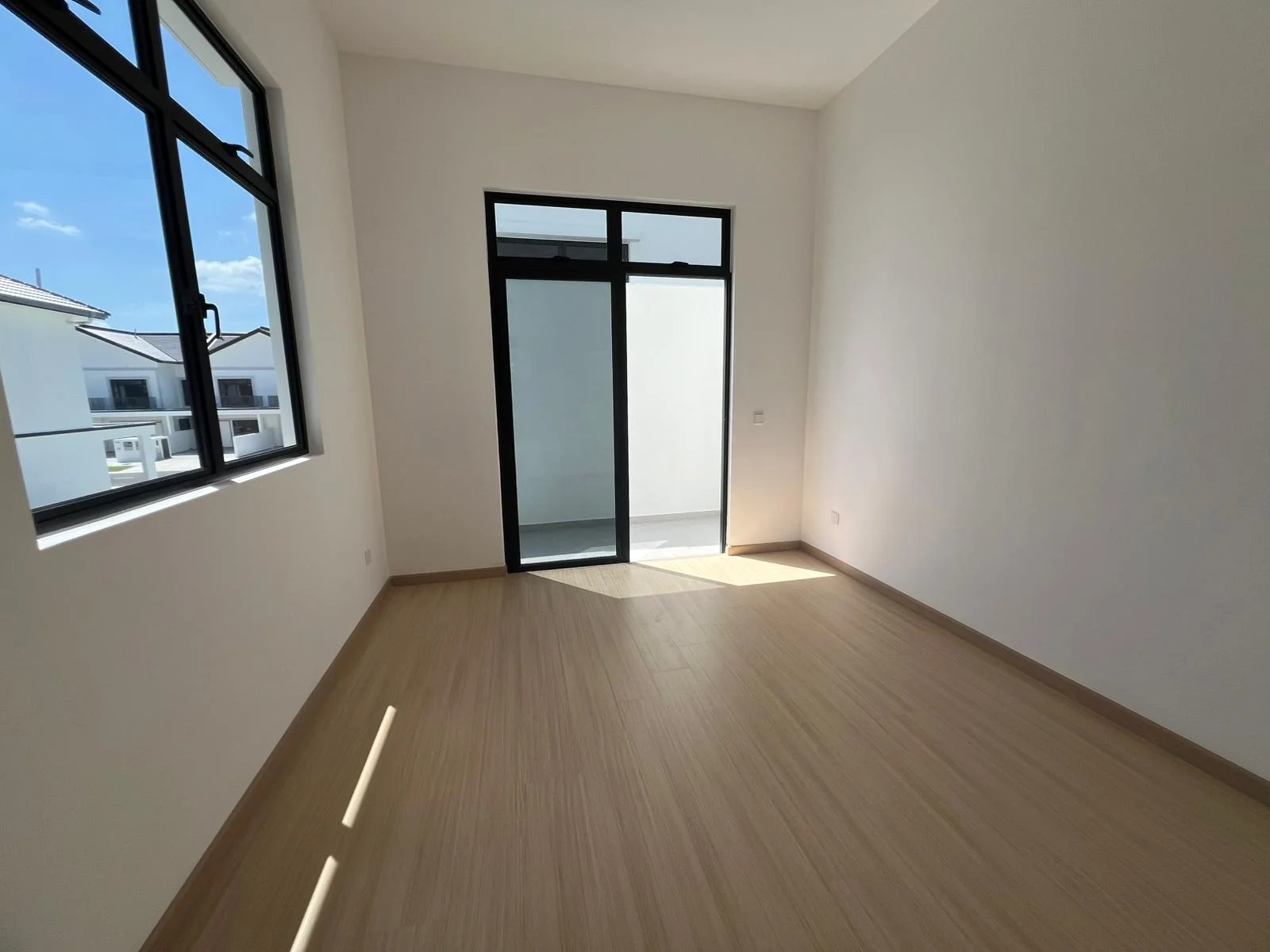 🏡 The Commune @ Eco Botanic 双层 Cluster House | End Lot + 额外 8尺土地 + 前方无遮挡！ · 房产图片 4
