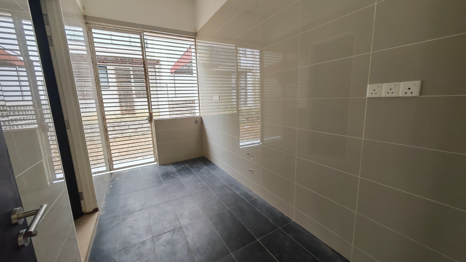 East Ledang 2 Storey Semi-D with Unblock Lake view + Roof Top Garden For Sale · Property image 6